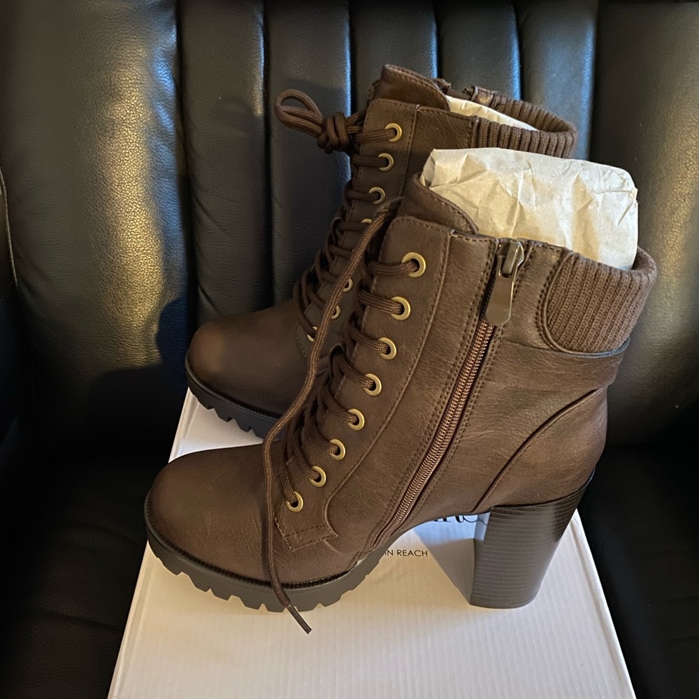 Size 8 woman combat boots